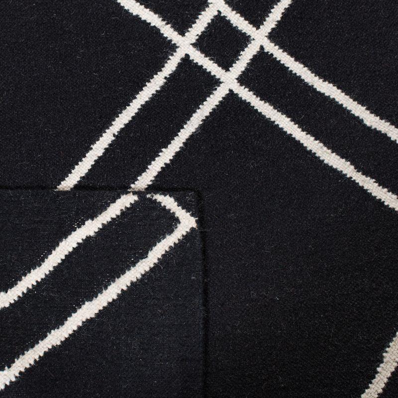 Dhurries DHU638 Hand Woven Accent Rug - Black/Ivory - 2'6"x4' - Safavieh.