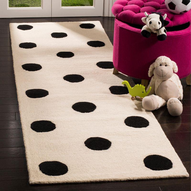 Safavieh Kids Polka Dots SFK904 Hand Tufted Indoor Runner Rug - Ivory/Black - 2'6"x8' - Safavieh