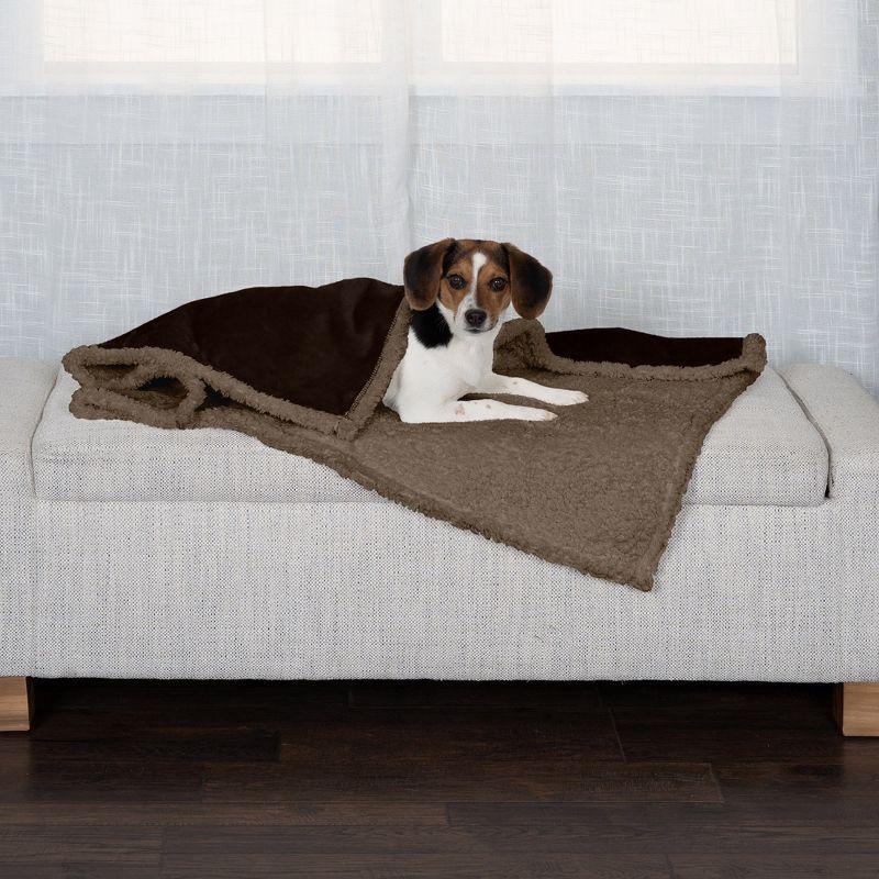 FurHaven Snuggly & Warm Soft-Edge Warming Waterproof Blanket
