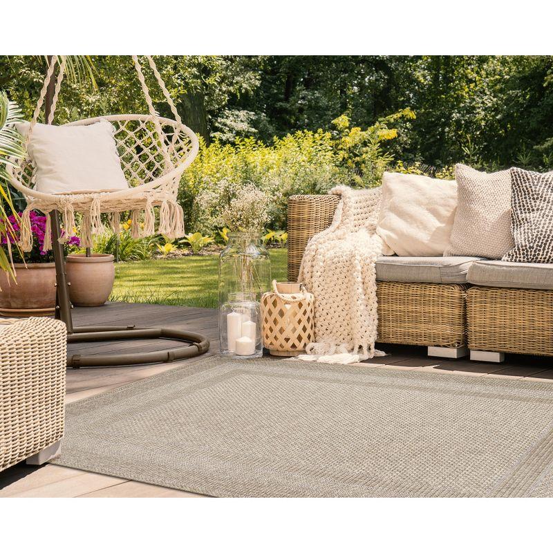 Ivory Orly Border Flatwoven Synthetic Indoor/Outdoor Rug 5'3" x 7'3"