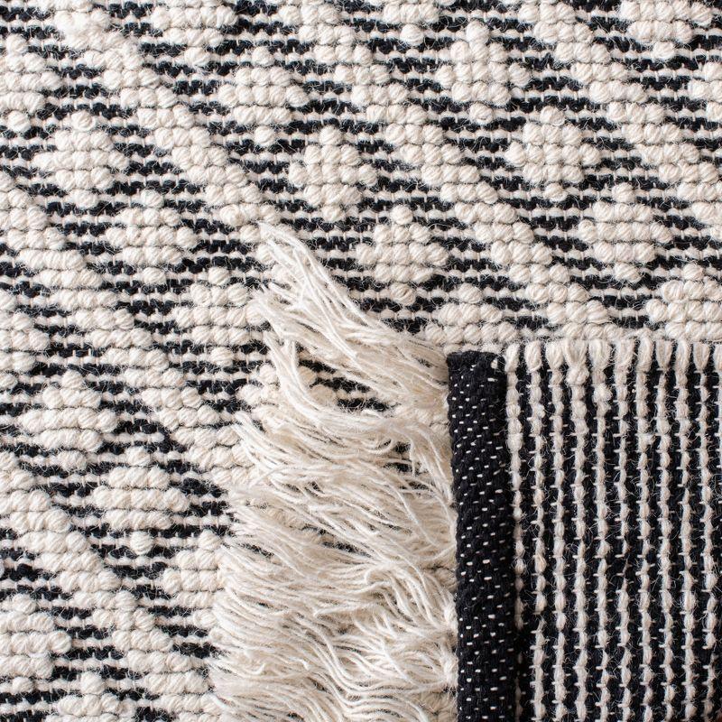 Natura Calanthia 4' x 6' Hand Loomed Ivory/Black Area Rug