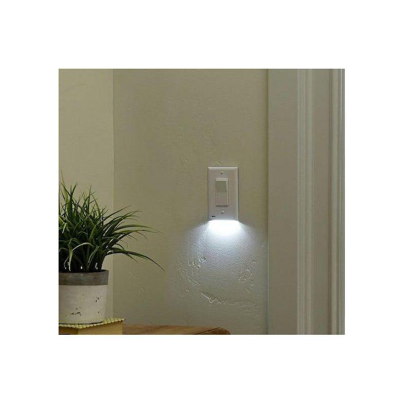 SnapPower SwitchLight Single-Gang Wall Plate Night Light - 1 Pack