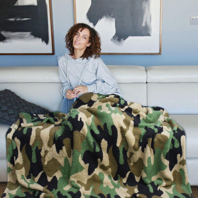 Catalonia Catalonia Camo Sherpa Throw Blanket, Fuzzy Snuggle Blanket for Camping Traveling Couch Bed, 50x60 inches