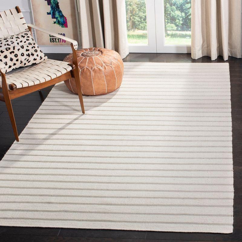 White Geometric Handmade Wool Flat Woven Area Rug, 6' x 9'