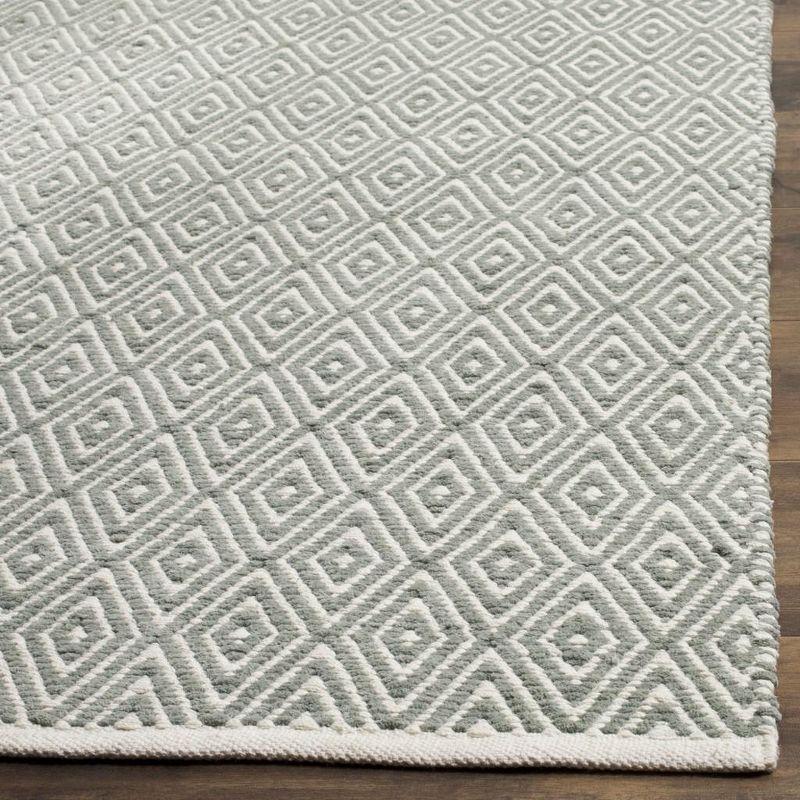 Boston BOS682 Power Loomed Area Rug - Grey - 6'x6' - Safavieh.