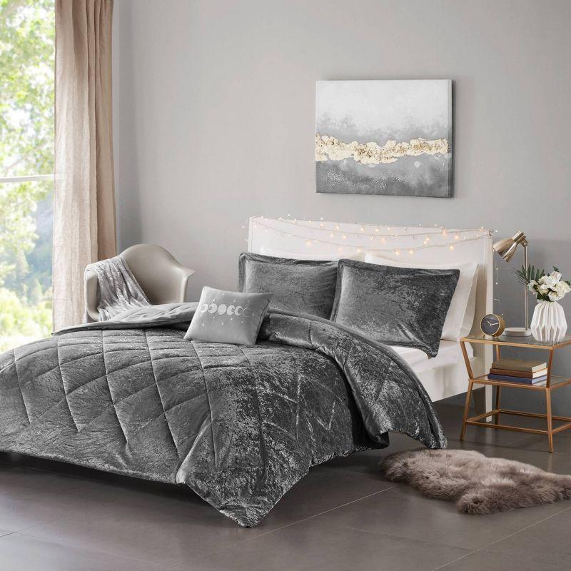 Intelligent Design Alyssa Velvet Quilted Diamond Ultra Soft Comforter Set