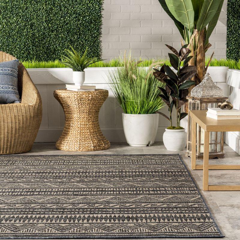 Nuloom Maia Striped Indoor/Outdoor Area Rug