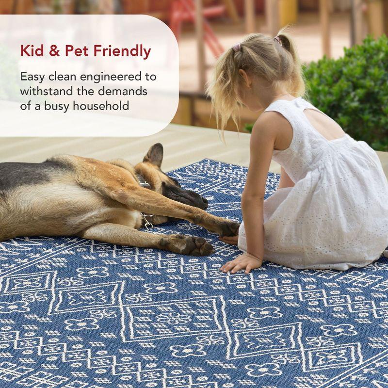 Nuloom Kandace Geometric 4x6 Indoor/Outdoor Area Rug for Living Room Patio Deck Front Porch Kitchen, Blue/Ivory