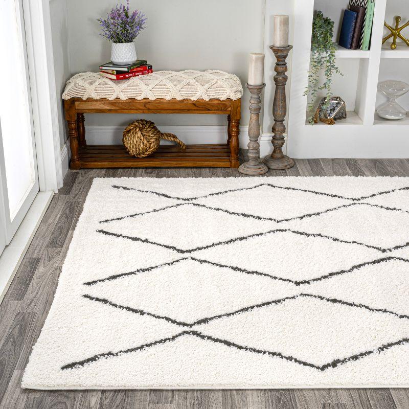 Catala Moroccan Diamond Shag 3'x5' Black and White Area Rug