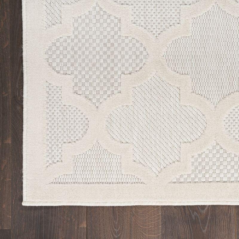 Ivory and White Synthetic Trellis Flat Woven 7' x 10' Rug