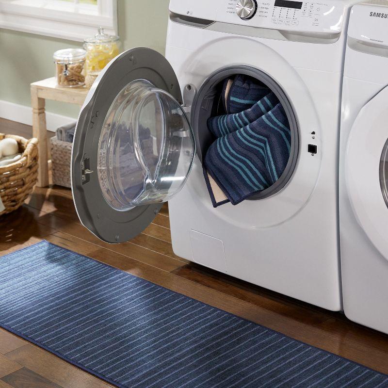 TOWN & COUNTRY BASICS Layne Everwash Non-Slip Backing Area Rug Navy Blue/Blue