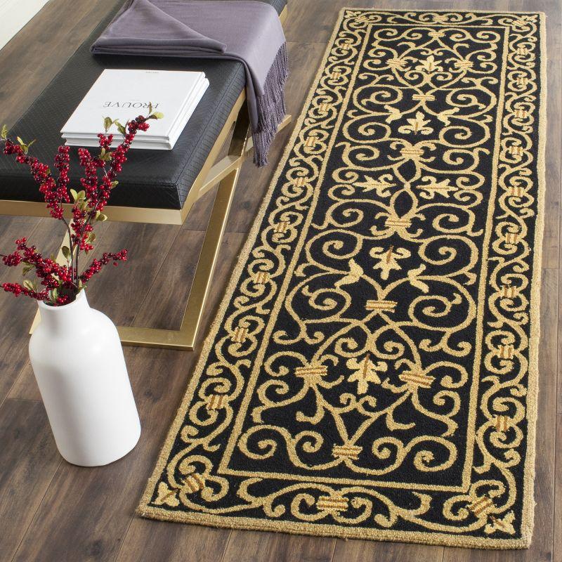 Chelsea HK11 Handmade Accent Rug - 2'6"x4' - Black - Safavieh