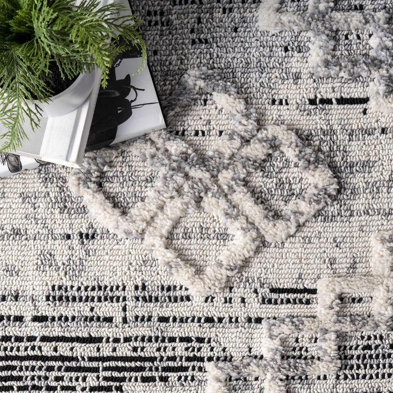 Gray Diamond Textured Tassel Area Rug, 3' x 5'