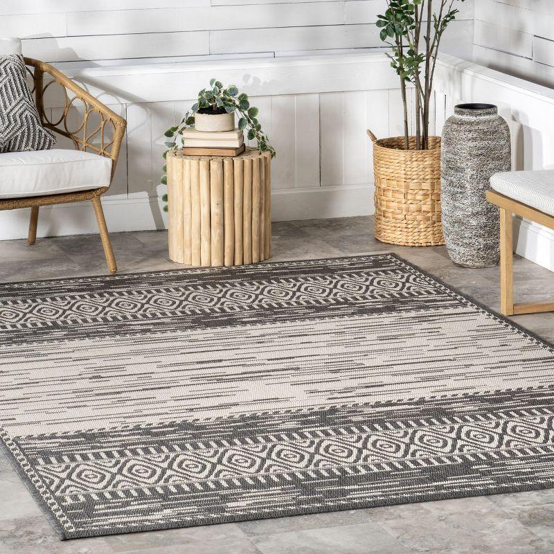 Nuloom Outdoor Lana Patio Area Rug