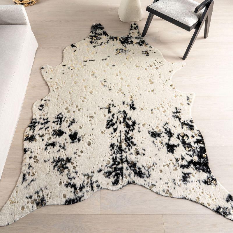 Chehalis Contemporary Faux Cowhide Power Loom Black/Gold Rug