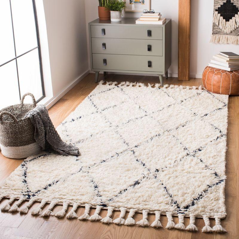 Casablanca CSB951 Hand Tufted Area Rug - Navy/Ivory - 4' X 6' - Safavieh.
