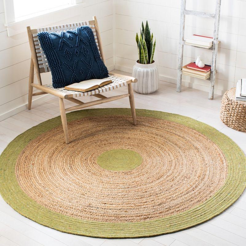 Handwoven Green/Natural Wool-Cotton Blend 4' Round Braided Rug