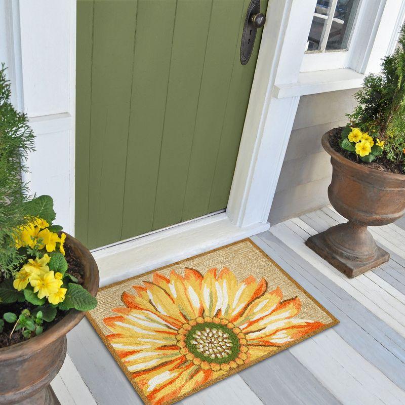 Liora Manne Frontporch Sunflower Indoor/Outdoor Rug Yellow 2' x 3'