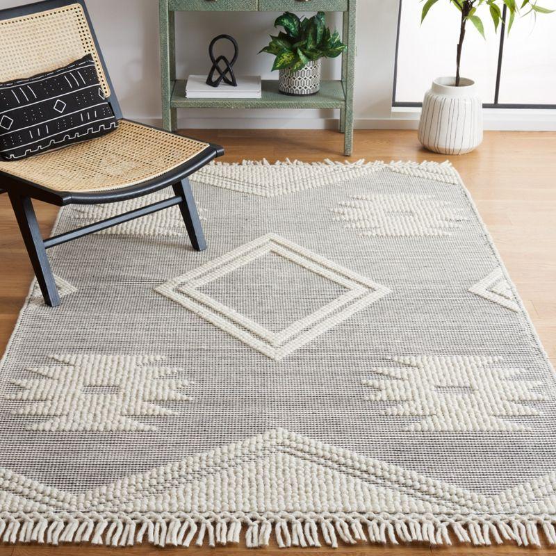 Handwoven Ivory and Black Wool Diamond Area Rug, 5' x 8'