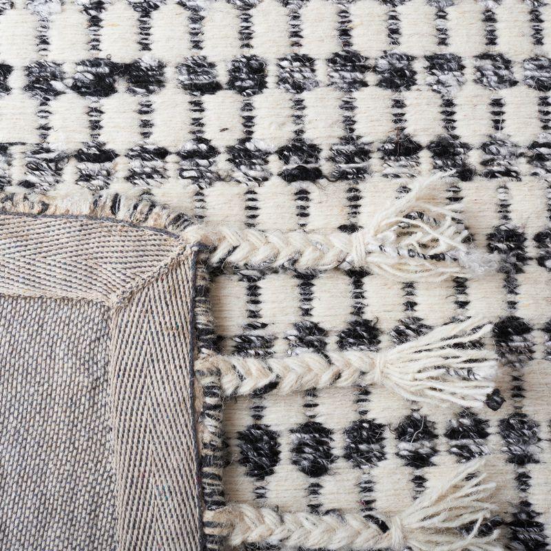 Casablanca CSB425 Power Loomed Area Rug - Black/Ivory - 4'x6' - Safavieh.