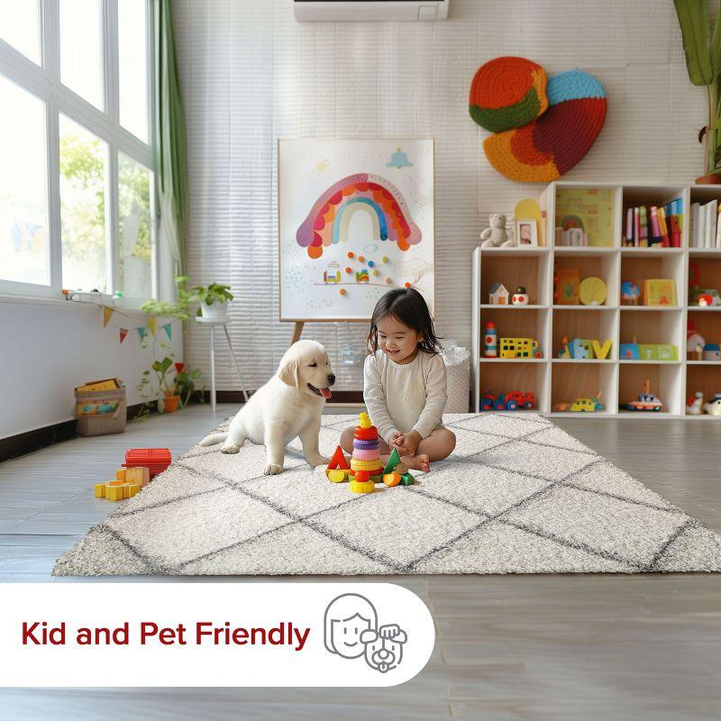 Nuloom Tess Trellis 5 Square Shag Indoor Area Rug for Living Room Bedroom Dining Room Nursery, White/Grey