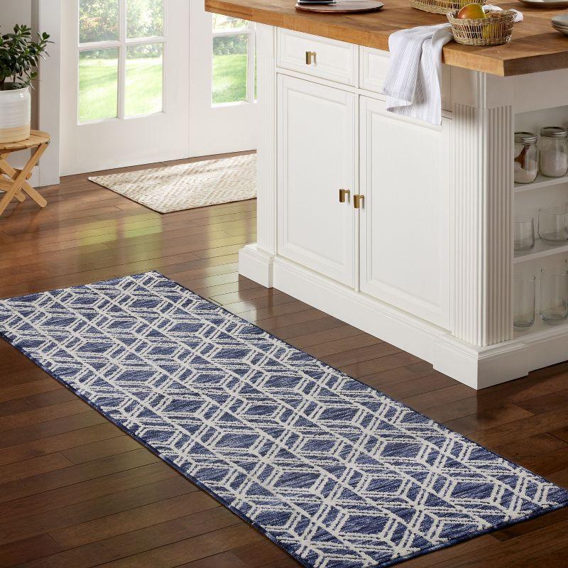 TOWN & COUNTRY EVERYDAY Walker Modern Diamond Everwash Non-Slip Backing Kitchen Mat