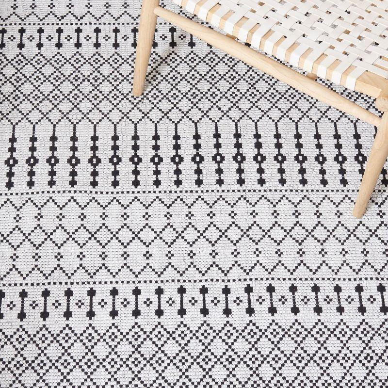 Kilim KLM704 Hand Woven Area Rug - Ivory/Black - 8'x10' - Safavieh.