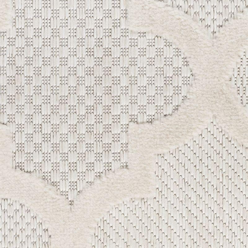 Ivory and White Synthetic Trellis Flat Woven 7' x 10' Rug