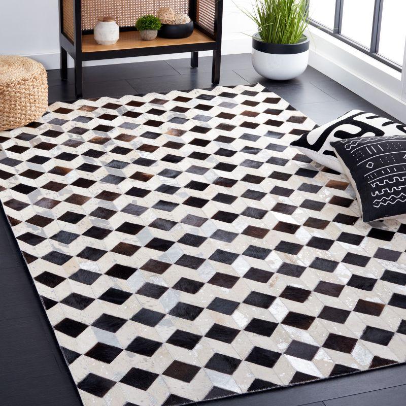 Studio Leather STL902 Hand Woven Area Rug - Beige/Black - 3'x5' - Safavieh.