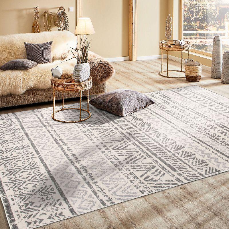 Elegant Gray Geometric 5'x7' Synthetic Reversible Area Rug