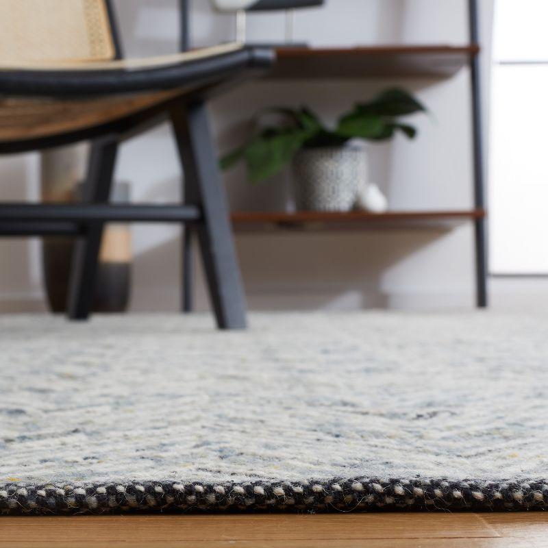 Kilim KLM401 Hand Woven Area Rug - Grey - 5'x8' - Safavieh