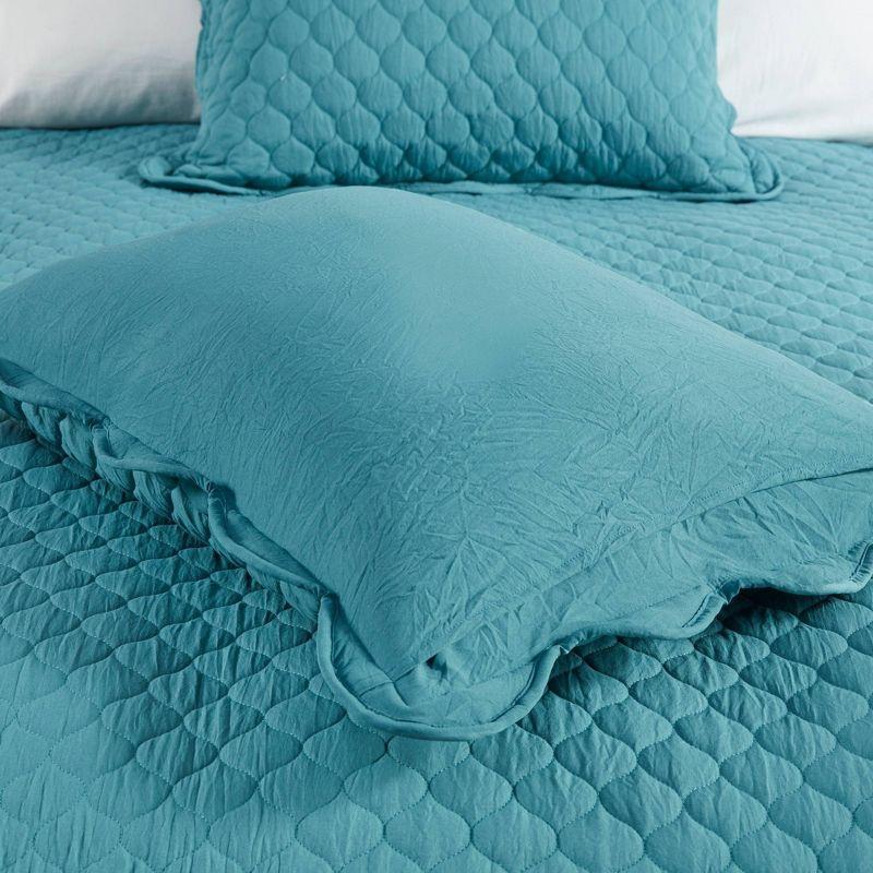 Solid Color 3 Piece Scalloped Edge Crinkle Microfiber Quilt Set