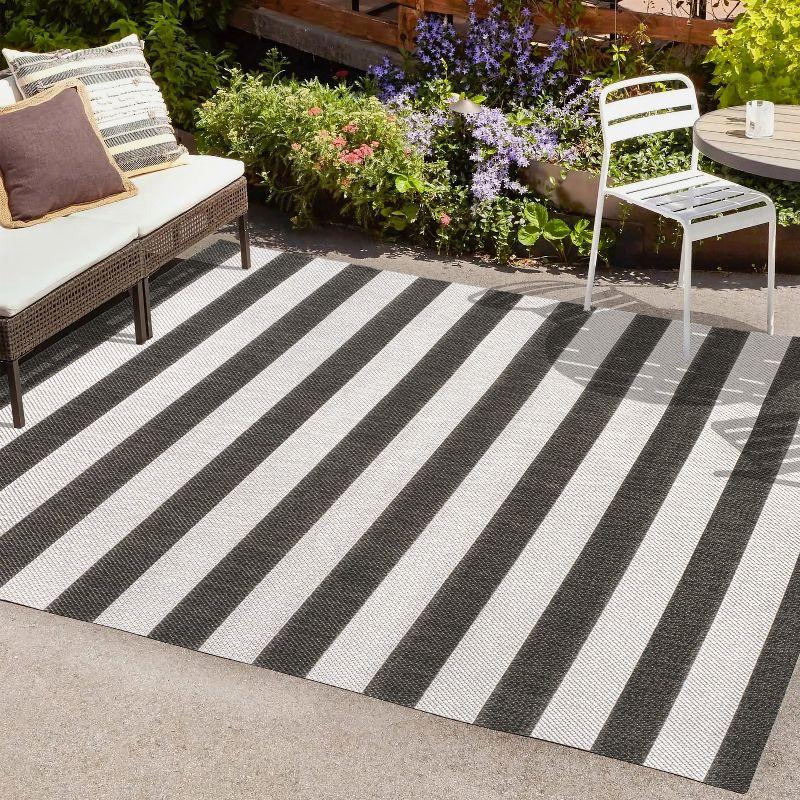 4' x 6' Negril Two-Tone Wide Stripe Indoor/Outdoor Area Rug, Black/Cream - JONATHAN Y