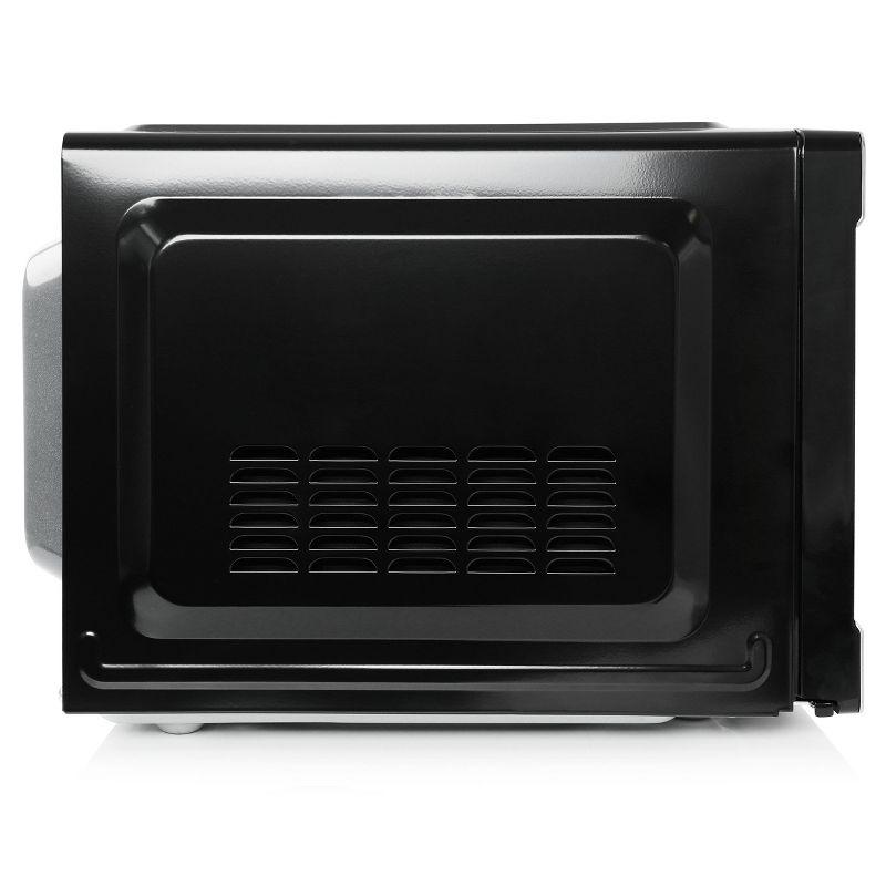 Galanz 0.9 Cubic Feet 900 Watt Countertop Microwave with Sensor Cooking