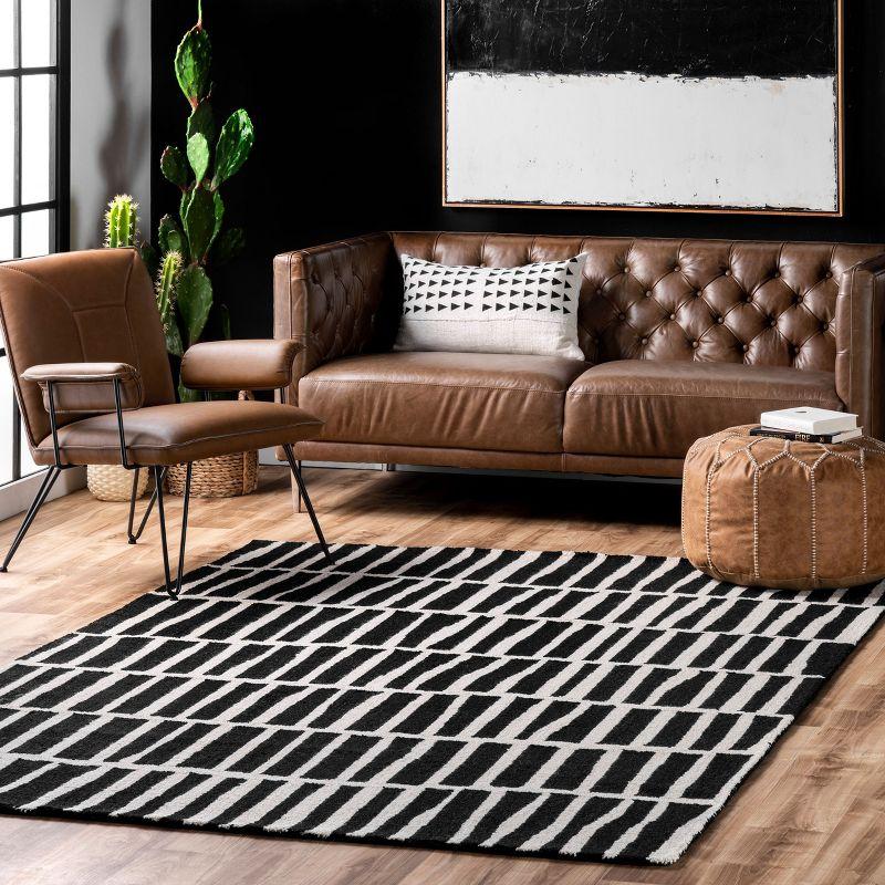 Nuloom Lemuel Geometric 5x8 Wool Indoor Area Rug for Living Room Bedroom Dining Room Kitchen, Black/Ivory