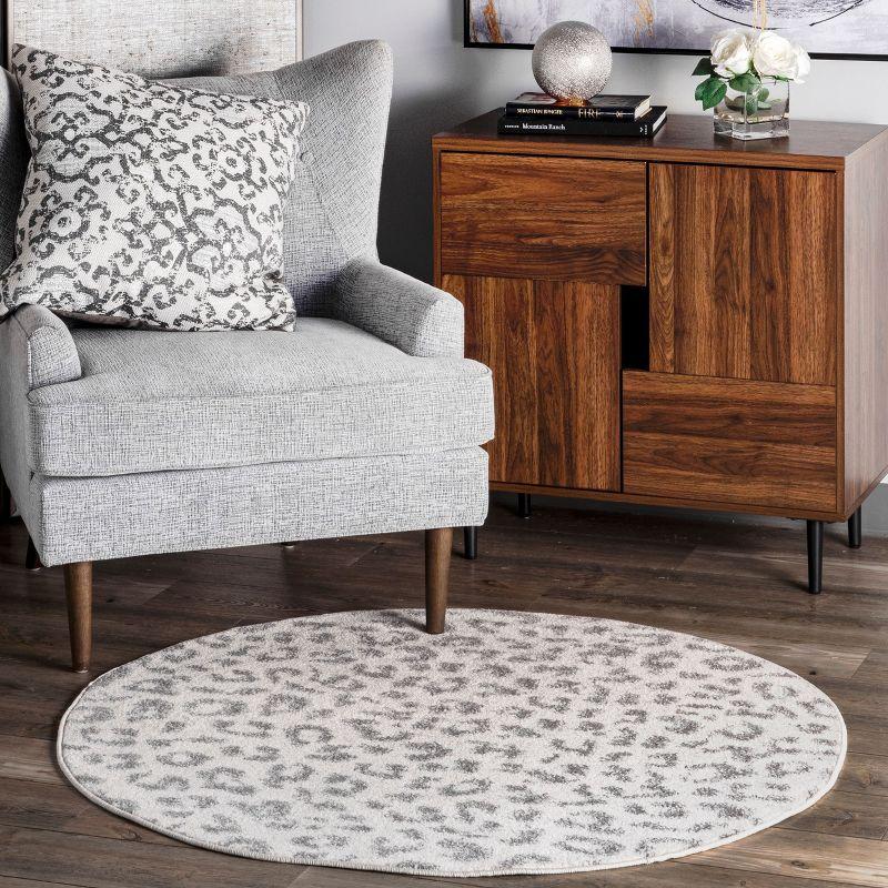 Nuloom Leopard Animal Print 4 Round Accent Indoor Area Rug for Living Room Bedroom Dining Room Entryway Kitchen, Grey/Off White