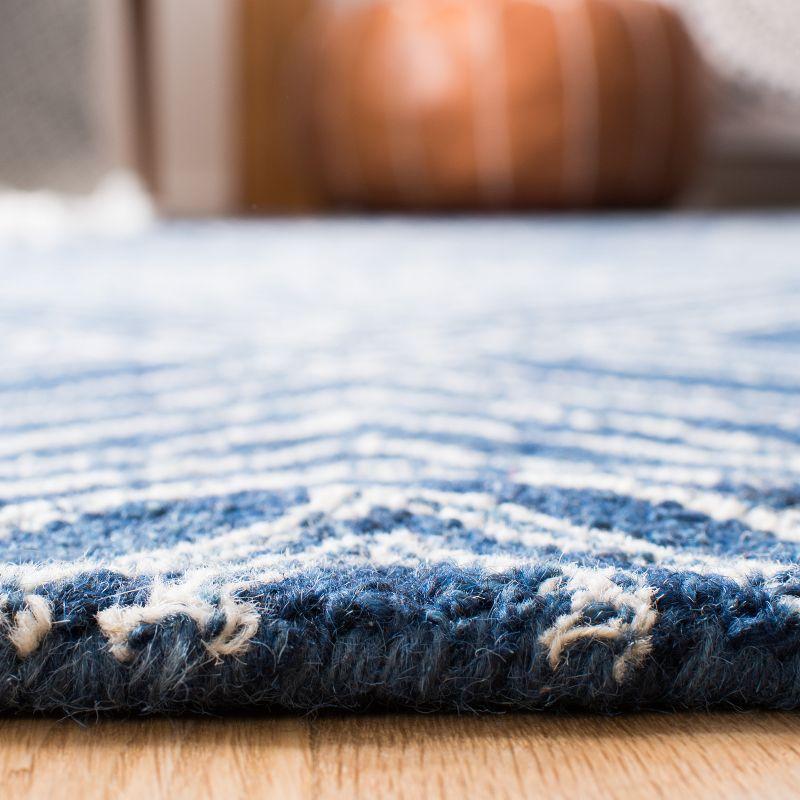 Micro-Loop MLP608 Hand Tufted Indoor Accent Rug - Navy/Ivory - 4'x6' - Safavieh