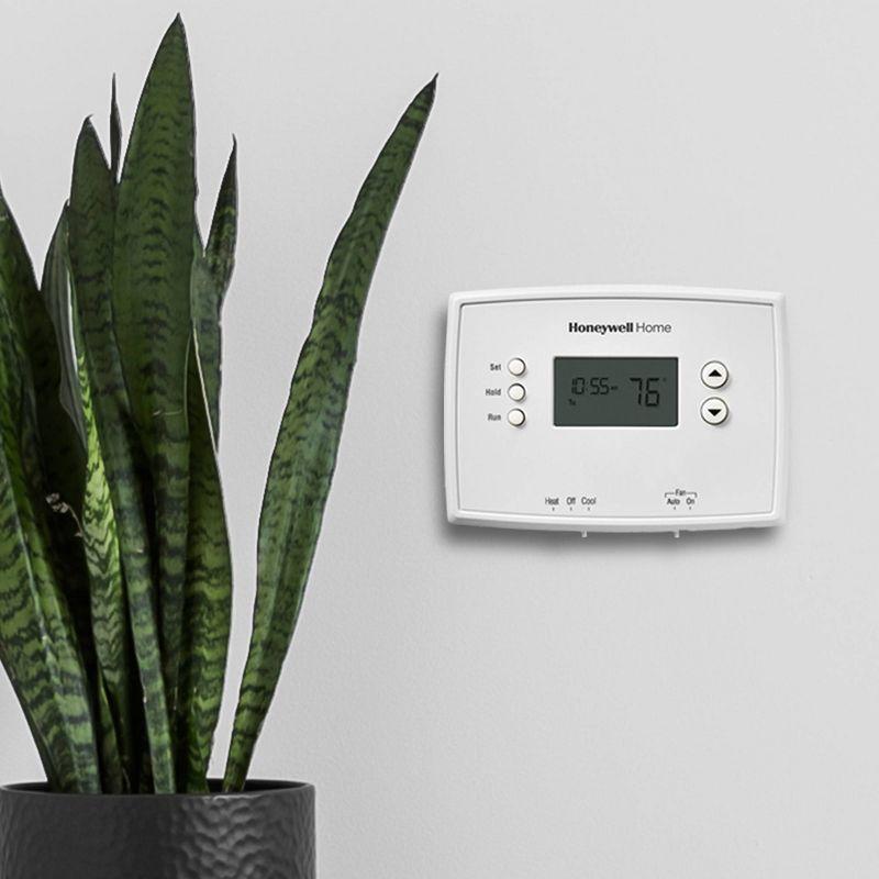 Honeywell Home 1-Week Programmable Thermostat: Digital, Audible Alert, White, Battery Operated