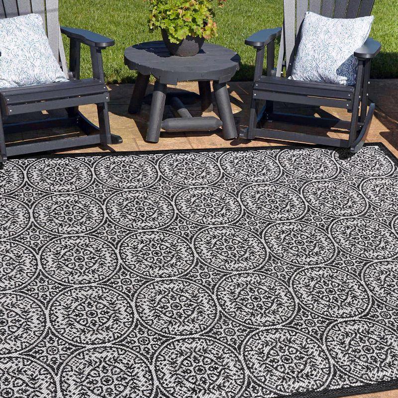 World Rug Gallery Transitional Floral Circles Textured Flat Weave Indoor/Outdoor Area Rug - BLACK 7'10"X10'