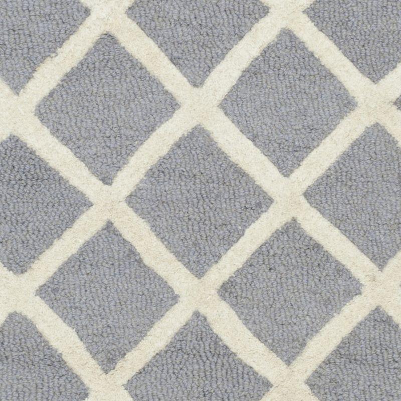 Cambridge CAM135 Tufted Indoor Area Rug - Silver/Ivory - 4'x4' - Safavieh
