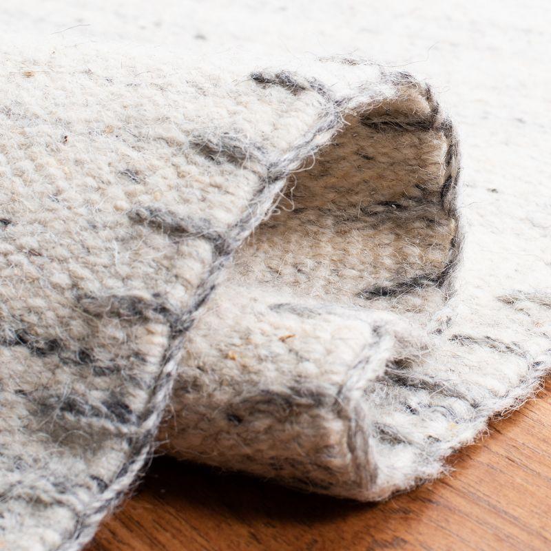 Kilim KLM651 Hand Woven Area Rug - Beige/Light Grey - 5'x8' - Safavieh.