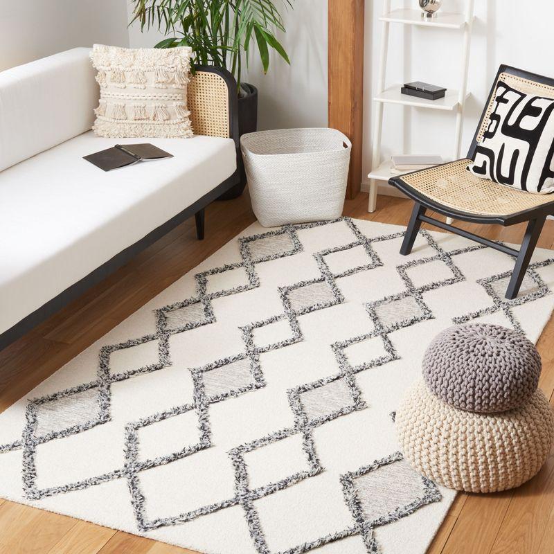 Casablanca CSB978 Hand Tufted Indoor Area Rug - Ivory/Black - 6'x9' - Safavieh