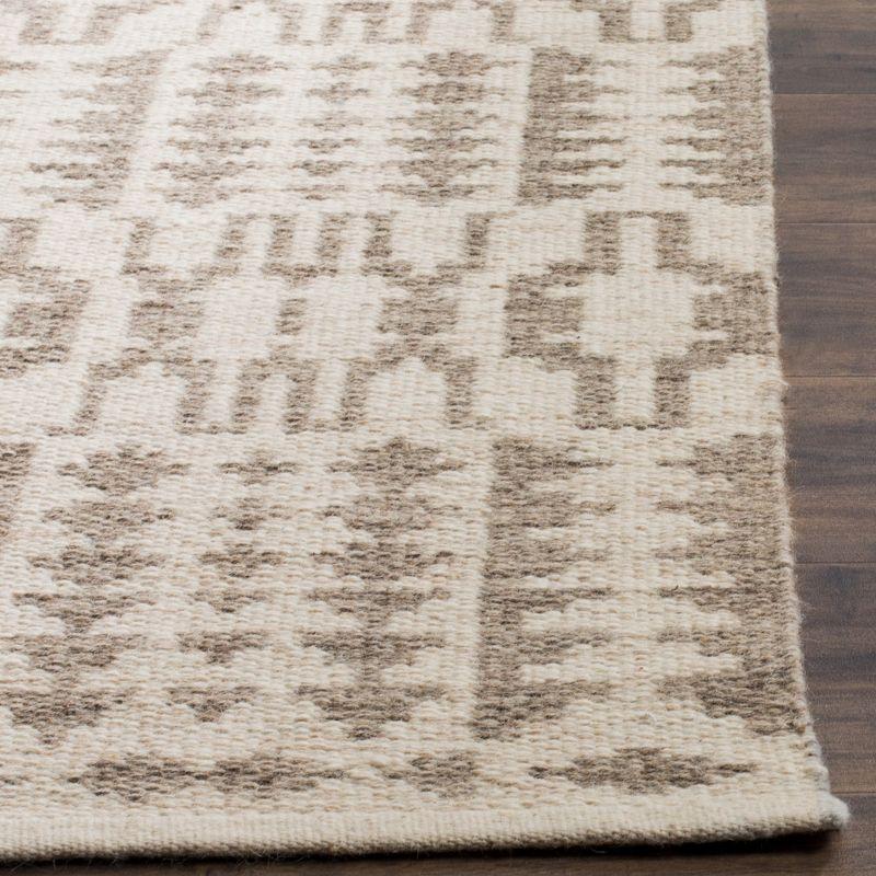 Nomadic Essence Hand-Woven Gray Geometric Wool Area Rug 4' x 6'