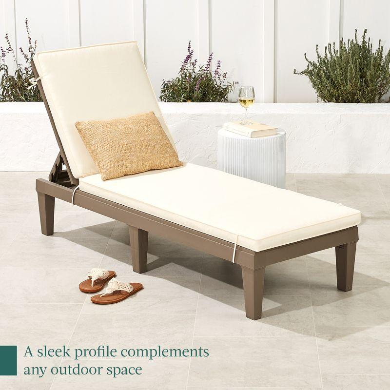 Brown Resin Outdoor Chaise Lounger with Ivory Cushion