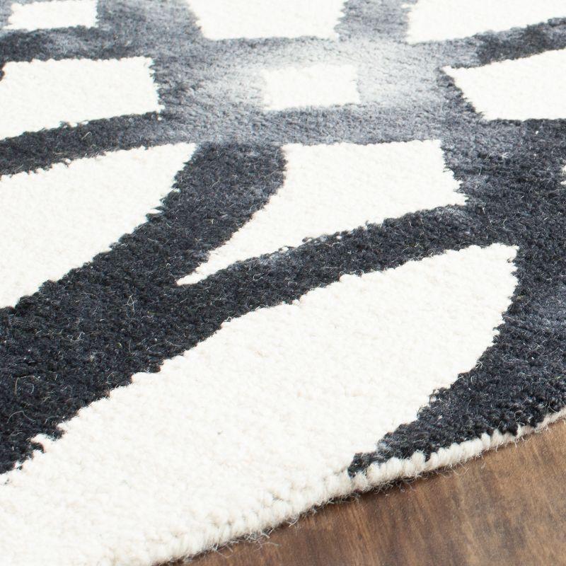 Dip Dye DDY675 Hand Tufted Area Rug - Ivory/Graphite - 7' round - Safavieh.