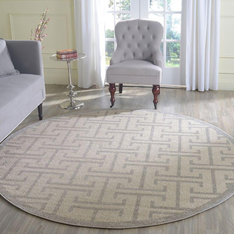Amherst AMT404 Power Loomed Area Rug - Ivory/Light Grey - 7' Round - Safavieh.