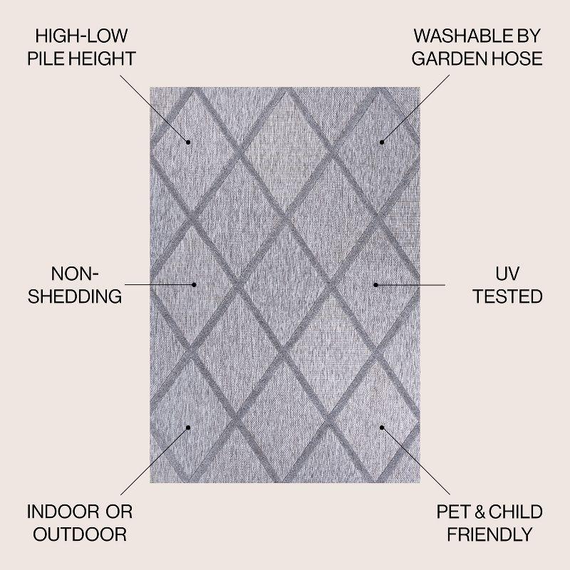 Salines Diamond Trellis Indoor/Outdoor Area Rug - JONATHAN Y