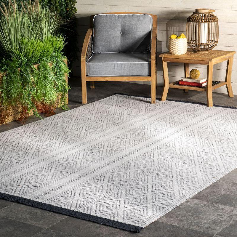 Nuloom Outdoor Striped Miriam Area Rug