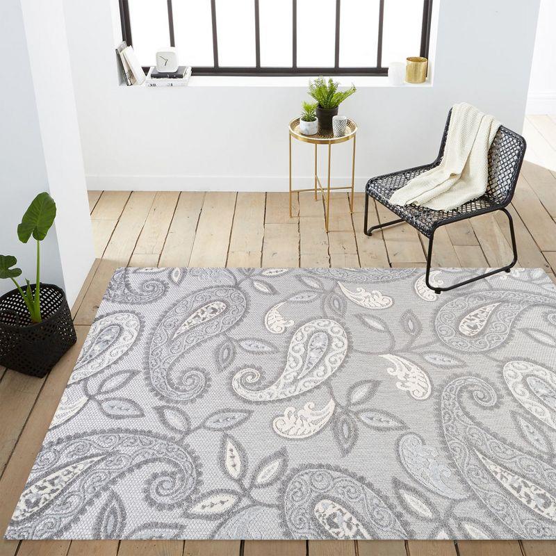 4'x6' Julien Paisley High-Low Indoor/Outdoor Area Rug, Light Gray - JONATHAN Y
