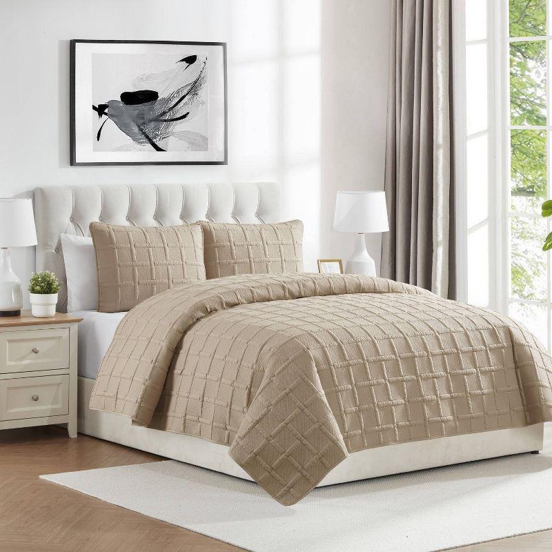 Square 3-Piece Solid Pinsonic Textured Quilt Set